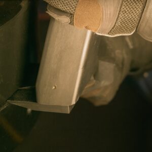 Hydraulic Mini Gap Flange Spreader Pop It Style, being inserted into a joint with a slim gap other flange spreaders can not fit